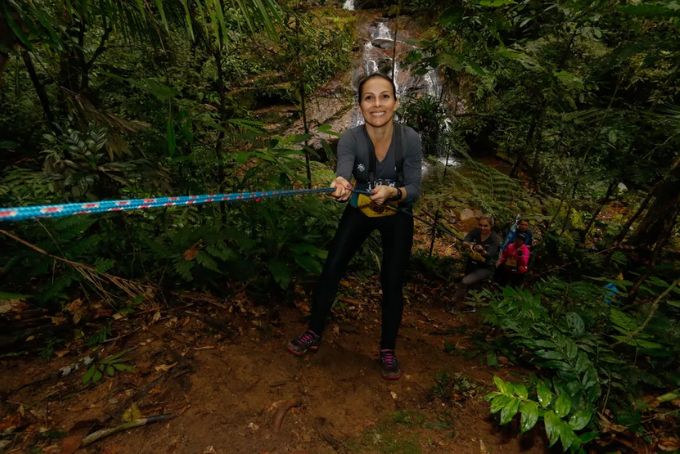 A subida até o topo da montanha é uma das atividades mais populares entre os aventureiros e amantes da natureza, pois oferece uma vista espetacular do topo.